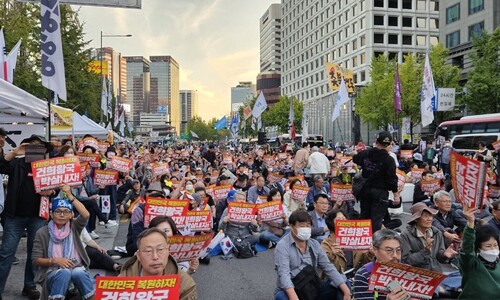 “시민들, 인내심 폭발 직전”…서울 도심서 ‘윤 대통령 퇴진’ 외쳐