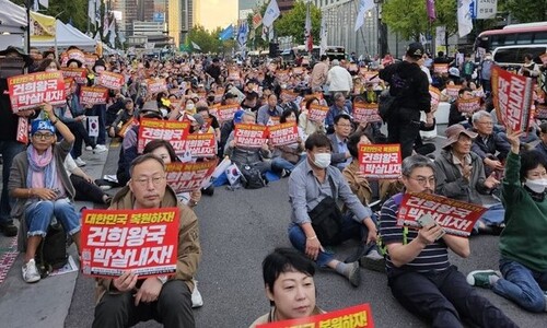 경찰, 윤 퇴진 ‘촛불행동’ 6300명 정보 확보…집회 족쇄 채우나