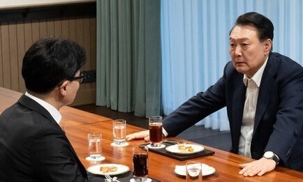 유시민 “윤, 백약이 무효…김건희 통제 필요성 못 느끼는 것”