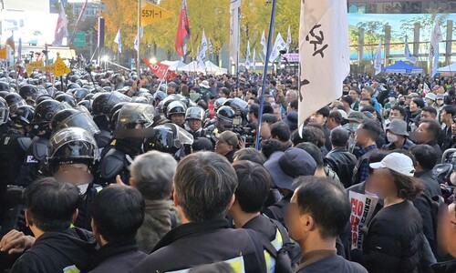 ‘윤 정권 퇴진’ 집회서 충돌…“경찰 연행 9명, 부상 14명”