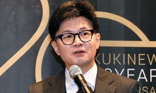 “김건희 개목줄” ‘댓글부대’ 의혹 커지는데…입 닫은 한동훈