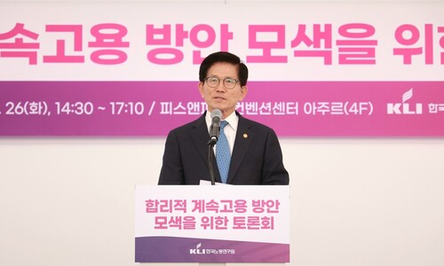 “65살 정년연장은 단계적 적용…재고용 도입하면 ‘의무화’ 필요”