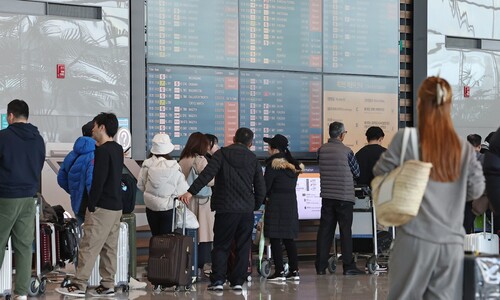 “폭동사태 방불”…인천공항 폭설 탓 발 묶인 1만명 혼란