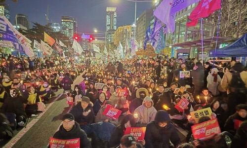 [현장] “2차 계엄 막겠다” 절박한 마음으로 거리 채운 시민들