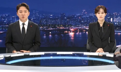 앵커도 기자도 까맣게 입고 ‘블랙 투쟁’…14일 탄핵 표결까지