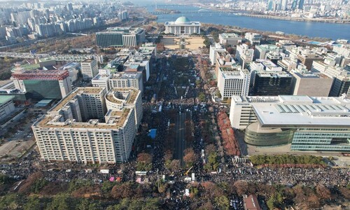 [현장]“국민의힘 의원들, 도망가지 마라” 국회 앞 가득 채운 시민들의 외침