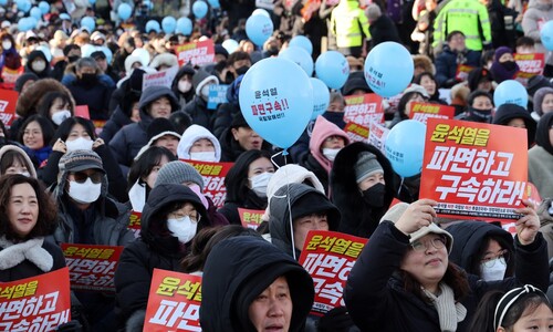 “총 쏘라니, 두려움이 더 커졌다”…충격에 또 광화문 모인 시민들