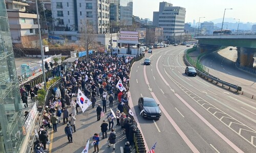 “경찰이 우리 뚫을 수 있겠어요?”…보수단체 윤석열 수호 결의