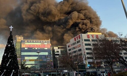 분당 복합상가 큰불 30분 만에 초진…28명 부상·40여명 구조