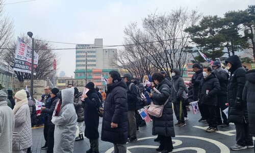 윤석열 때문에 한남동 집회 지속…주민들 “빨리 조사받아야”