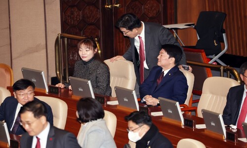 권성동, 김예지에 “당론 지키라” 겁박…김상욱에 “탈당하라”