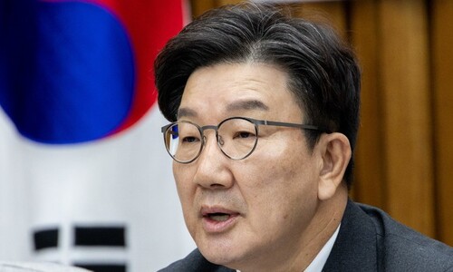 권성동의 ‘이중잣대’…본인 무죄 줄 땐 극찬, 윤석열 영장엔 “짝퉁”