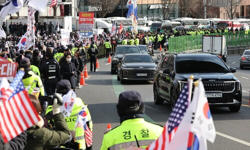 우리는 ‘멍청함’과 싸워야 한다 [왜냐면]