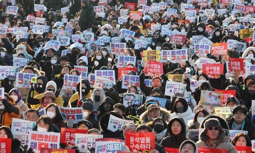 청소년들도 국힘 해체 시위 “백골단 사태에 나치 친위대 떠올라”