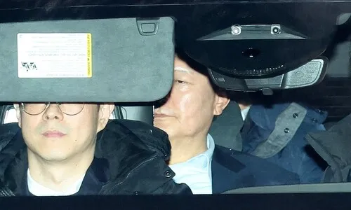 공수처 조사 내내 ‘진술 거부’…서울구치소 가는 윤석열