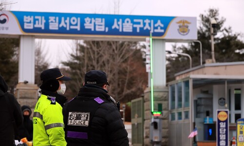 조국 “윤석열 만나겠구나”…악연은 돌고 돌아 서울구치소로