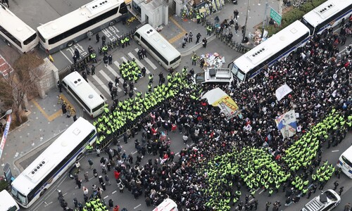 윤석열, 구속영장 심사서 40분 발언…3시간 공방, 휴정 뒤 재개