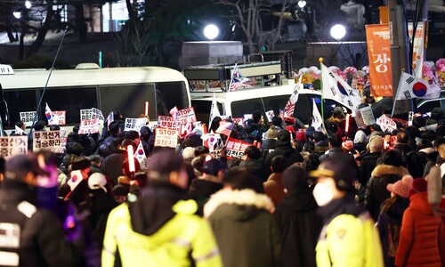 윤석열 지지자들 “목숨 아깝지 않으면…” 이번엔 헌재 협박