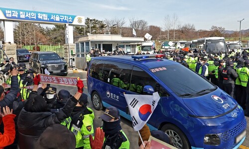 [속보] ‘윤석열 강제구인’ 공수처, 서울구치소 도착