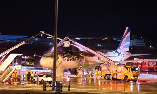 김해공항 에어부산 항공기에 큰 불…176명 모두 비상탈출