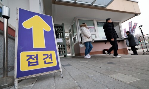 윤석열, 참모들 만나 “여기도 사람 사는 곳…잘 지낸다”