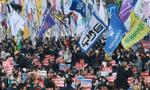 봄 같은 주말에도 10만 깃발…“소중한 사람들 지키려 나왔어요”