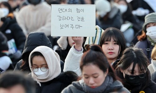 응원봉 들고 나선 탄핵 광장…그 흔한 혐오도 위험도 없었다