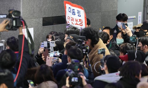 무지성 극우, 논리만으로 깨칠 수 없다