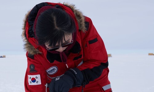 “빙하가 사라지는 건, ‘지구역사실록’이 사라지는 것”