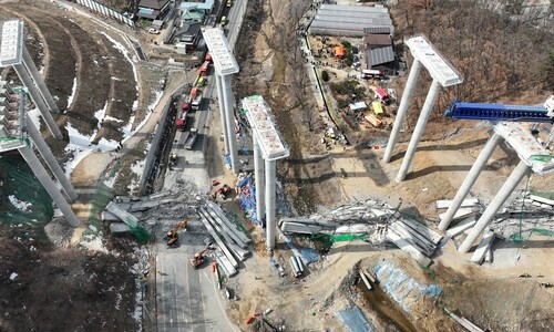 ‘70m 상판’ 연쇄 추락…크레인 철수 작업 중 교각에 충격