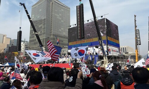 3·1절 서울 도심 울린 찬송가…“꼭 오른발로 밟아, 밟아!” [현장]