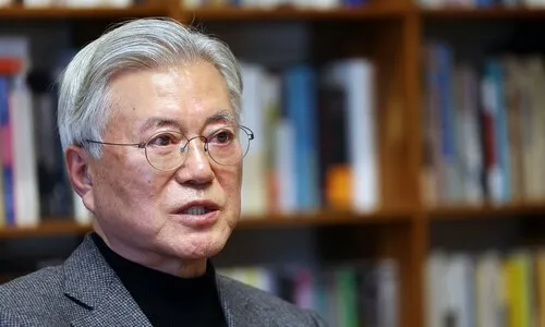 윤건영, 검찰 문 전 대통령 기소에 “대선에 영향 미치려는 날치기”