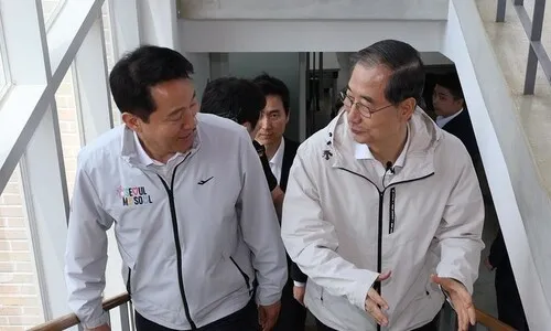 “12·3내란, 다 잊은 줄 아나봐”…쪽방촌 찾은 한덕수 향한 냉소
