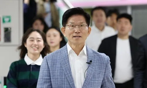 한덕수와 통화 김문수 “반이재명 세력과 손잡고 일해 나가겠다”