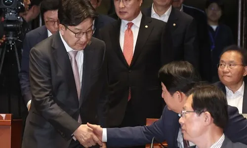 권성동 “시간이 없다, 반드시 오늘 안에”…김문수-한덕수 단일화 촉구