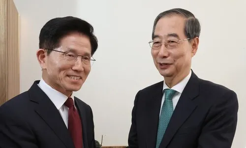 한덕수 2분 먼저 도착해 김문수 기다려…‘단일화 논의’ 시작