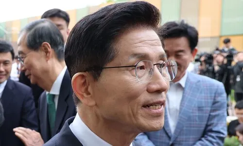 김문수, 11시 국힘 의총 참석…“후보 등록 막으면 가처분” 뜻 전할 듯