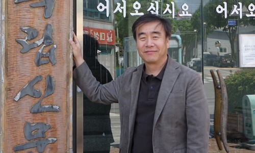 ‘군청 길들이기’에 그 신문사가 맞서는 법