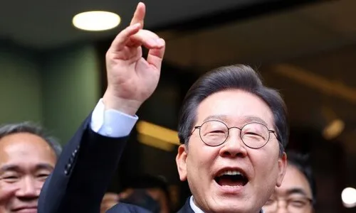 3자 대결서 이재명 52% 김문수 31% 이준석 6% [리얼미터]