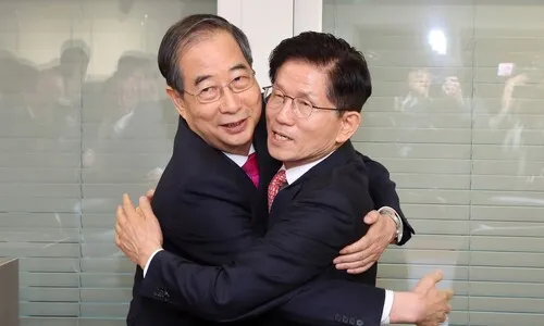김문수 “사부님으로 모실테니 선대위원장 맡아달라”…한덕수 “적절한지 논의”