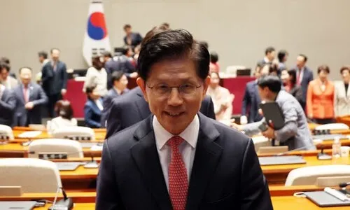 반탄 당심 얻은 김문수…대선 레이스에선 ‘극우 연대’ 독 될 수도