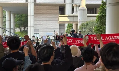 <font color="#00b8b1">[현장]</font> 윤석열 모습 보이자, 지지자들 “대통령!” 함성…눈물도 펑펑