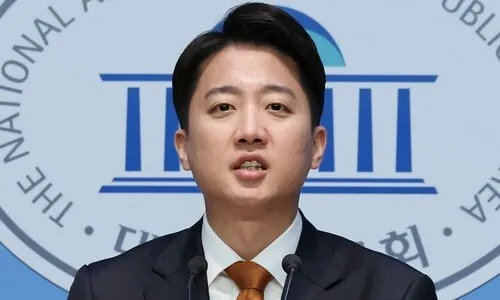 <font color="#FF4000">[단독]</font> 검찰, 이준석에 ‘윤석열 2022년 공천 개입 녹취’ 요청