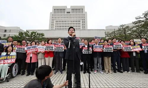 국힘 “사법부 겁박, 조폭정치”…민주 “국민 뜻 여쭈며 풀어갈 것”