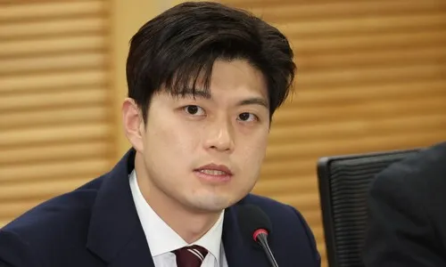 김용태 돌연 “윤석열 탈당 안 중요해”…국힘 지지층 ‘출당’ 찬반 팽팽