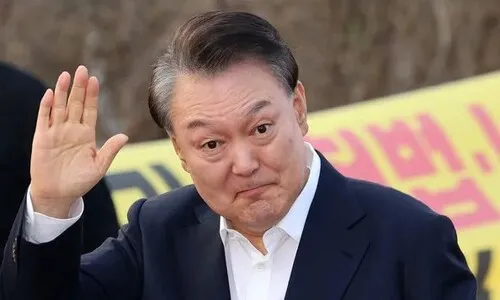 팽 당한 박근혜, 아무것도 안 당한 윤석열…선거용 ‘위장 탈당’ 파문