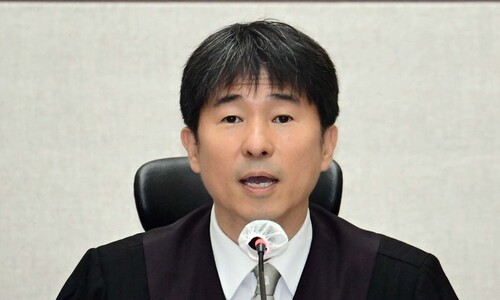 민주, 오후 1시50분 ‘지귀연 룸살롱 접대’ 의혹 사진 공개