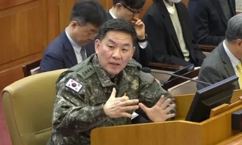 이진우 첫 증언 “윤석열이 발로 차고라도 문 부수고 끄집어내라 했다”