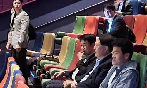 윤석열, 전한길과 ‘부정선거’ 영화 관람…“공명선거에 도움”