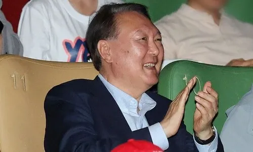 윤석열 “부정선거 실체구나, 음모론 거짓 아냐”…전한길이 전한 관람평